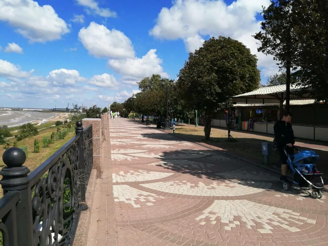 Сайты г ейска. Ейск набережная. Ейск центр города. Ейск фото города. Население города Ейск.