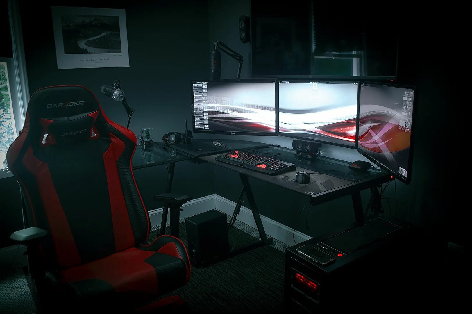 Modern gaming 1. Игра про Computer Gaming Room. R2s Gaming Desk. Геймерская комната с цветами фигурками картинами и ковриком.