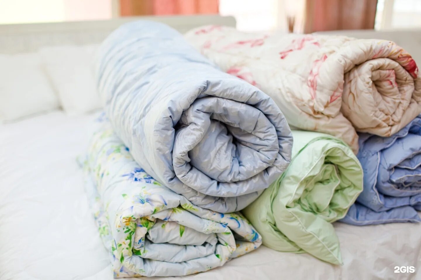 Лучшие производители одеял. Одеялко Абакан. Одеявол. Одеяло синтепоновое. Одеяло и подушка.