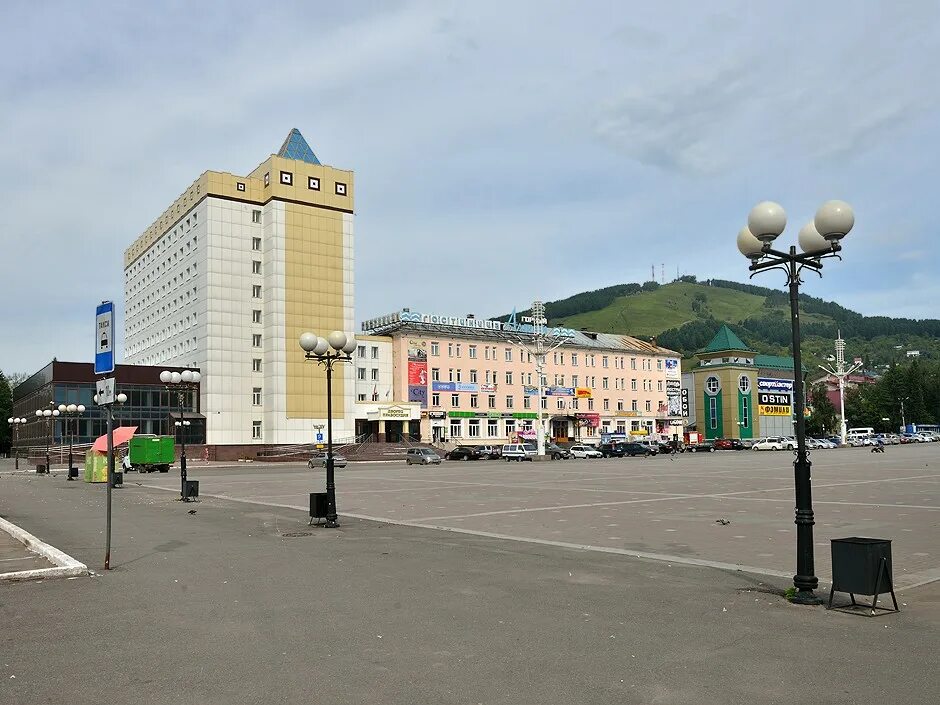 Улицы города горно алтайска. Горно-Алтайск площадь. Горно-Алтайск площадь города. Площадь Ленина Горно-Алтайск. Город Горно Алтайск площадь Ленина.