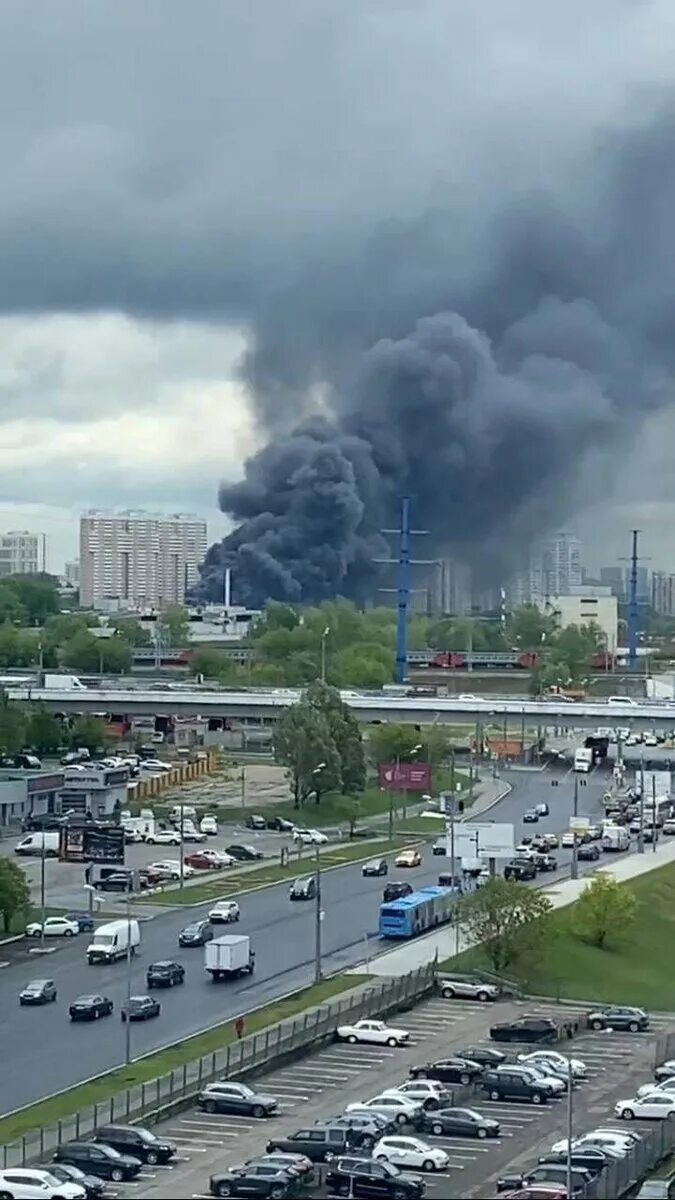 Что горит на варшавке сейчас. Пожар на варшавском шоссе сейчас. пожар в чертаново сейчас. варшавское шоссе 158 пожар. пожар на юге москвы.