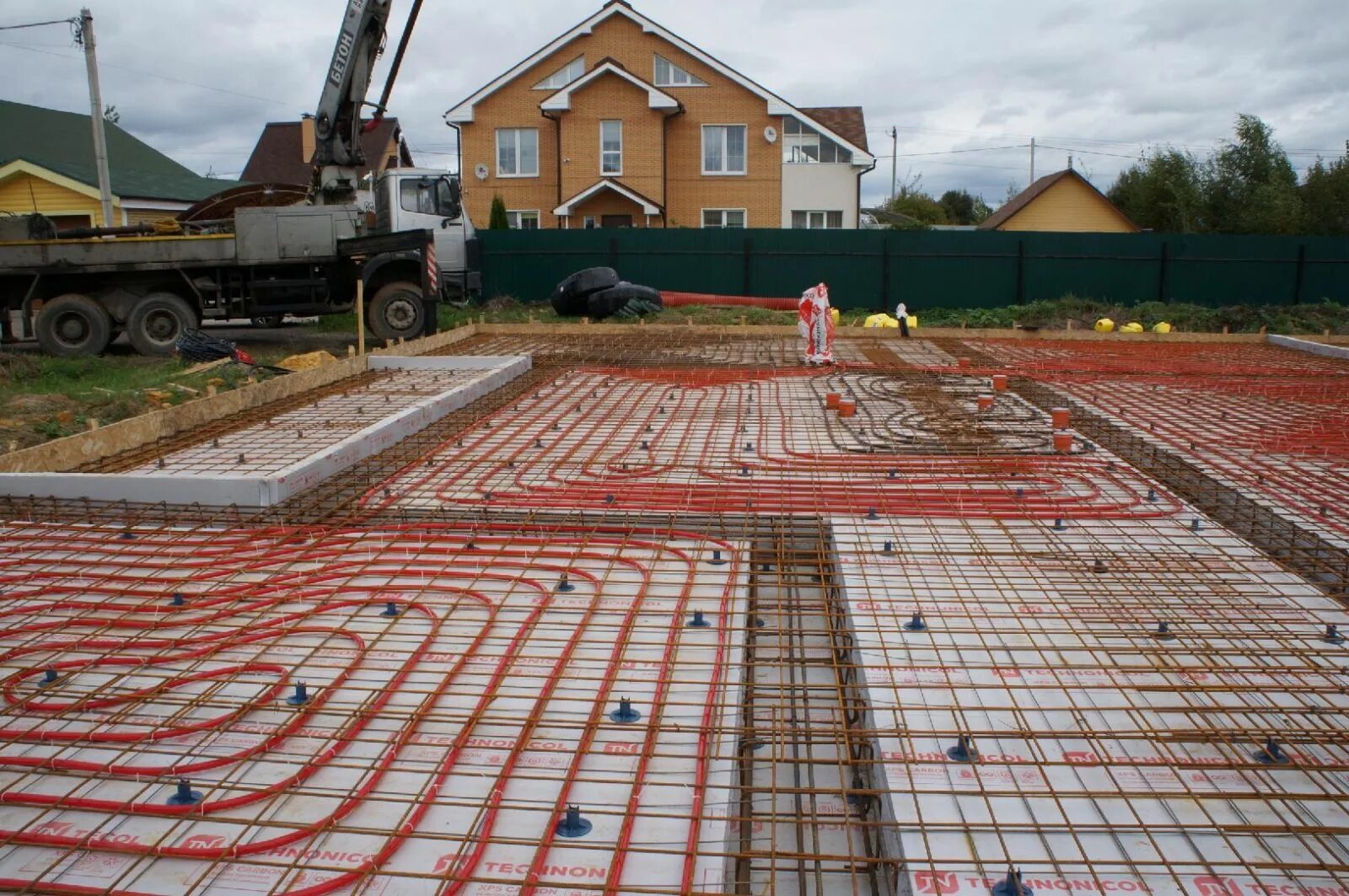 Ушп фундамент технология. Ушп 8х10. Ушп финская плита. Ушп финская плита. Ушп плита технониколь.