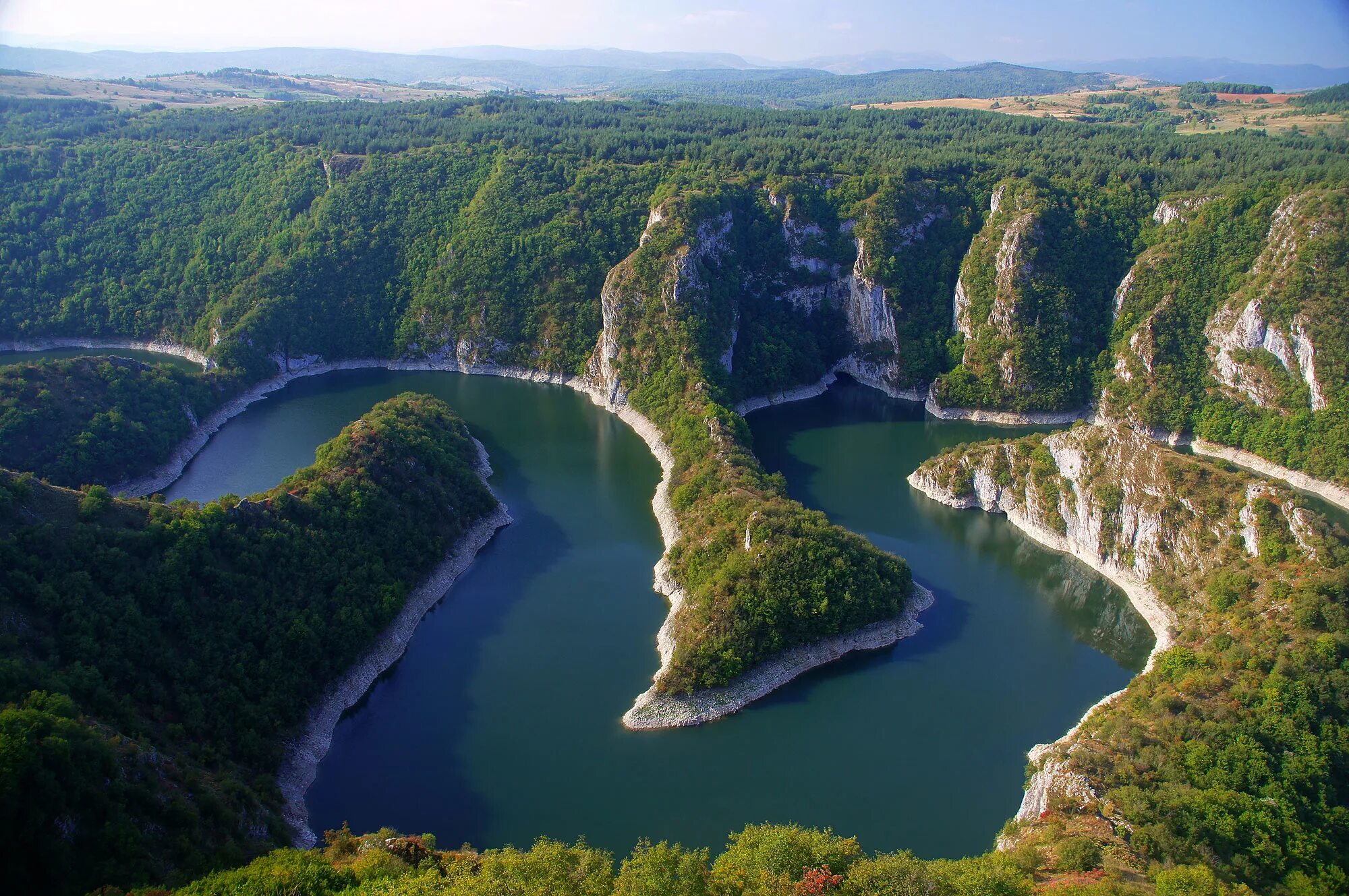 Какая крупная река. Река Увац Сербия. Каньон Увац Сербия. Парк Увац Сербия. Каньон реки Увац.