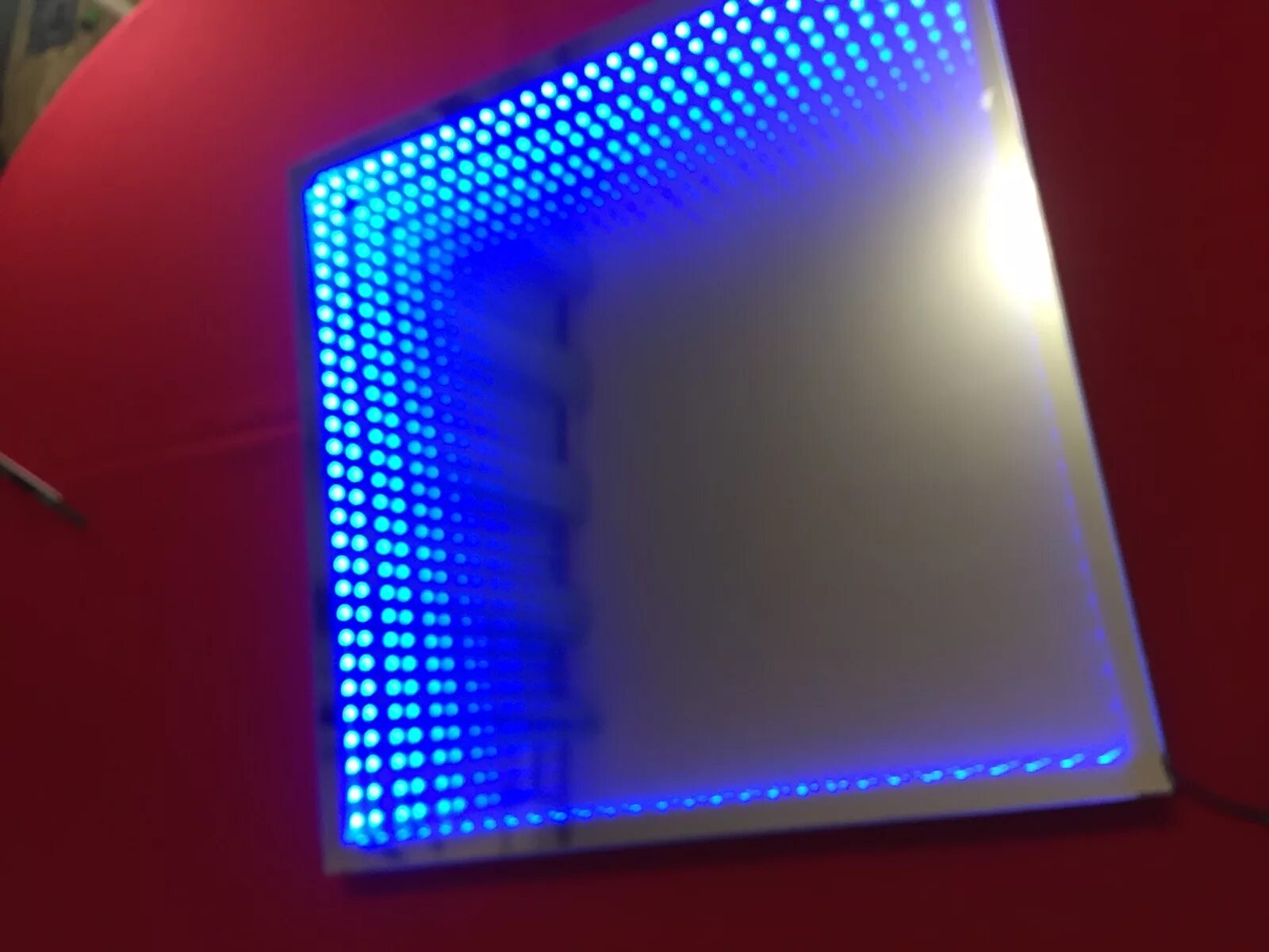 Magniumgear neo qube 2 infinity mirror black. Зеркало с подсветкой внутри эффект глубины. Бесконечное зеркало. Как сделать эффект бесконечности. Столик с подсветкой с эффектом бесконечности.