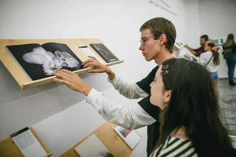 Посвященной современной жизни
