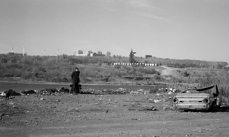 Донецк 90. Школа 132 донецк. Донецк площадь ленина ссср. Проукраинский митинг в донецке 2014. International day of youth solidarity.