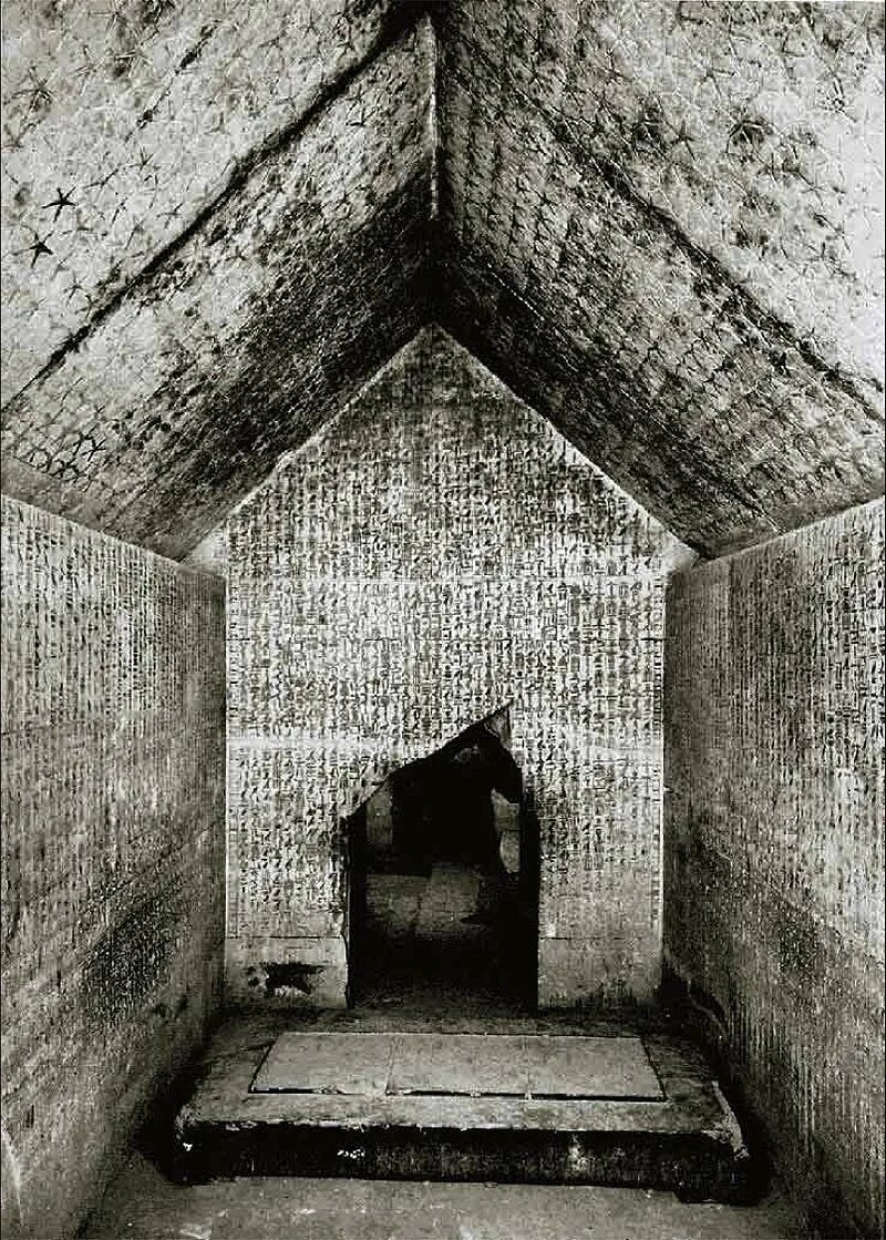 Саркофаг в пирамиде хеопса. Пирамида хеопса изнутри. Пирамида хиапса в нутре. Пипамидахеопса внутри. Великая пирамида хеопса внутри.