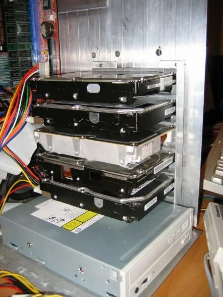 Корпус 6 hdd. Крепление hdd в корпус thermaltake. стойки для жестких дисков. каркас для жестких дисков. стойка для жестких дисков 3.5.