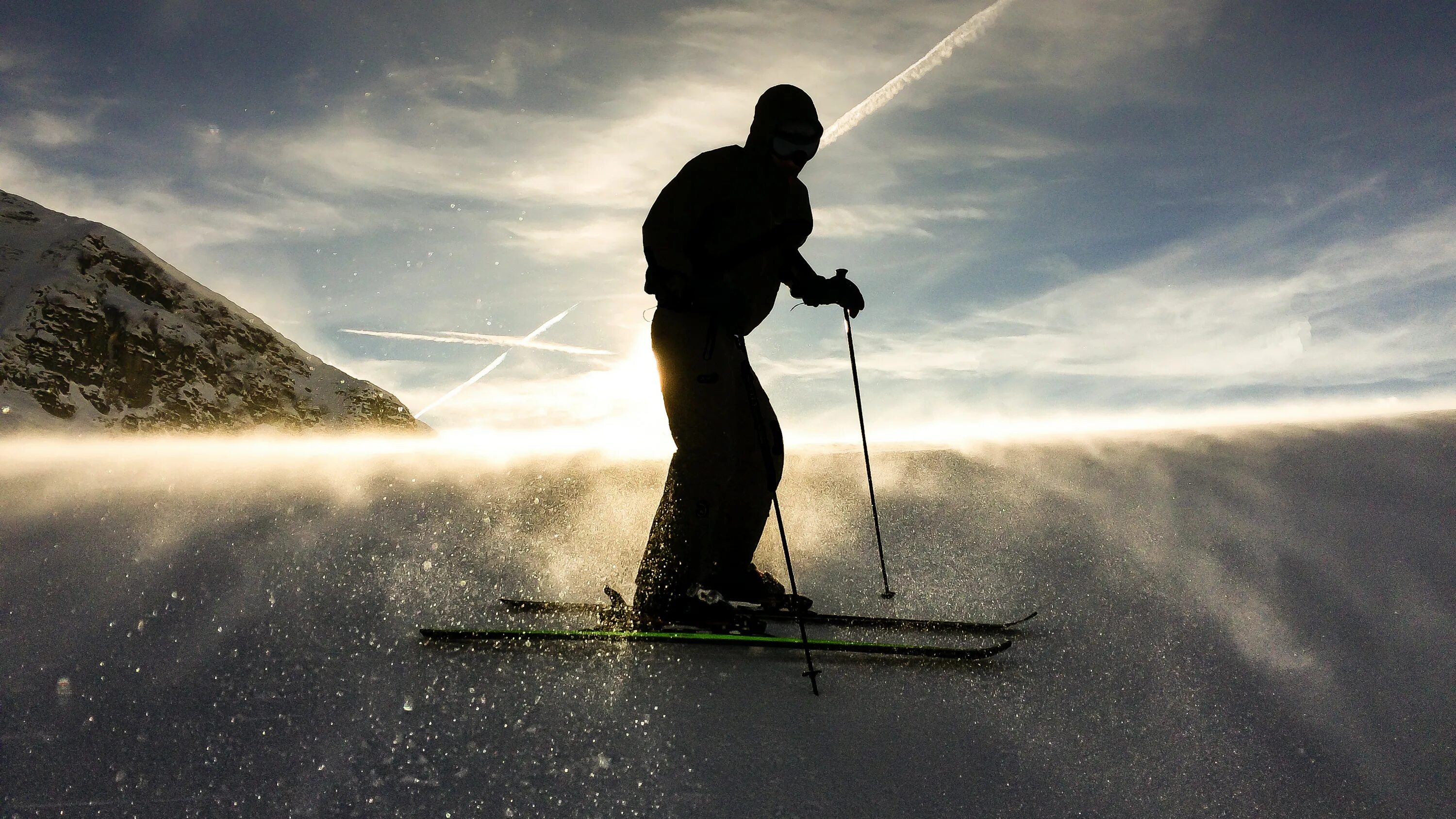 Горнолыжный спорт. Лыжник в горах. Горы лыжи. Человек на лыжах. Ski life