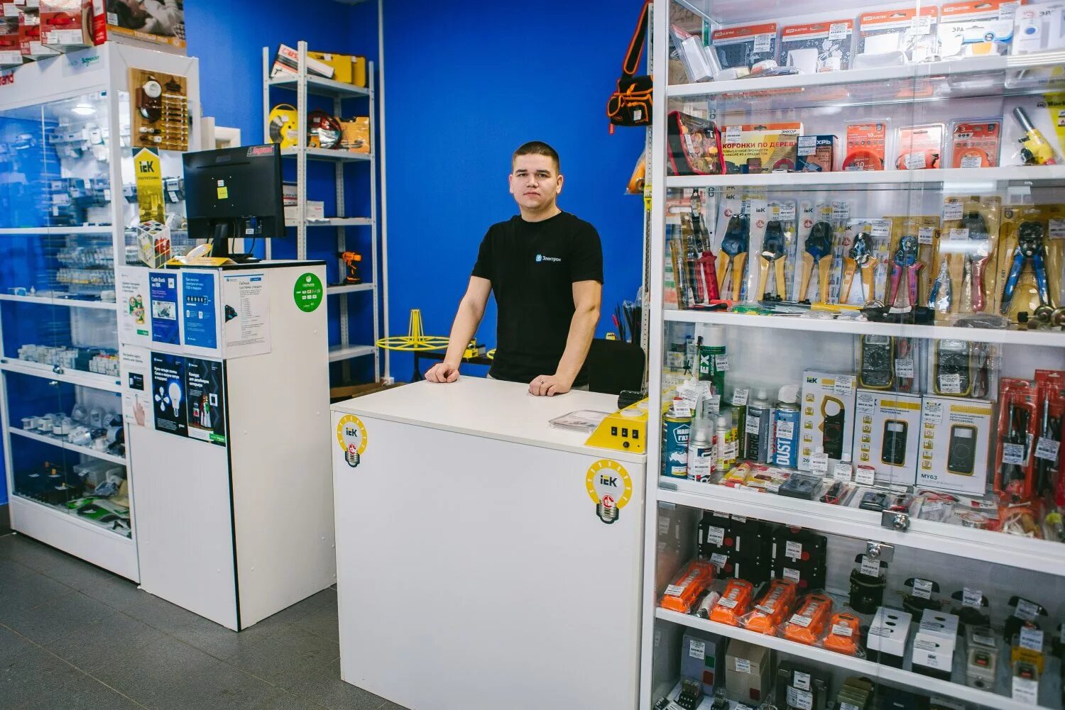 витрина магазина электротоваров. магазин электроники электрон. Prestige магазин электротоваров выкса. магазин электрики выкса. выкса магазин электрика гоголя 25.