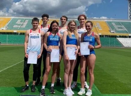 25 спортсменов