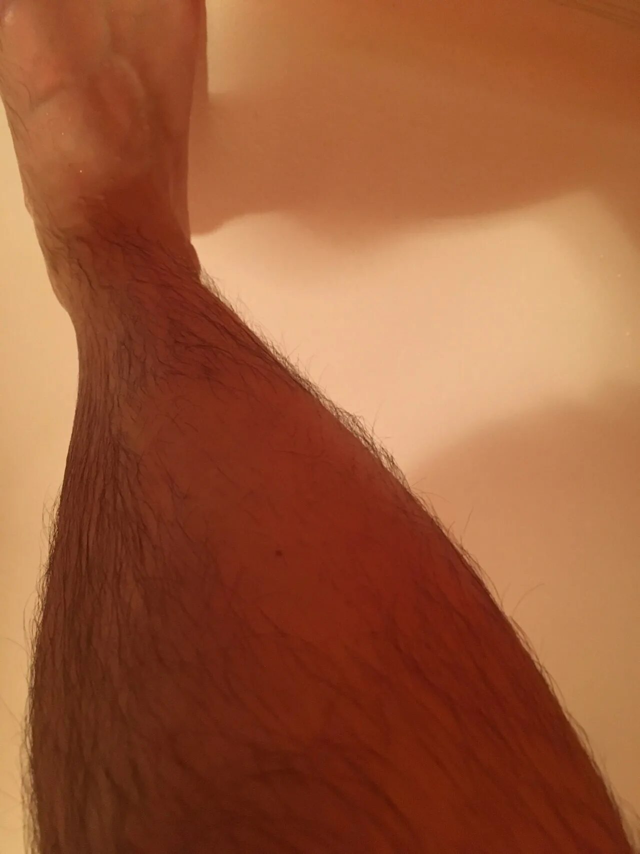 Женщина на каблуках. Смешная обувь. Варикоз у спортсменов на ногах. Ким кардашьян опухшие ноги. Деформация конечностей у детей.