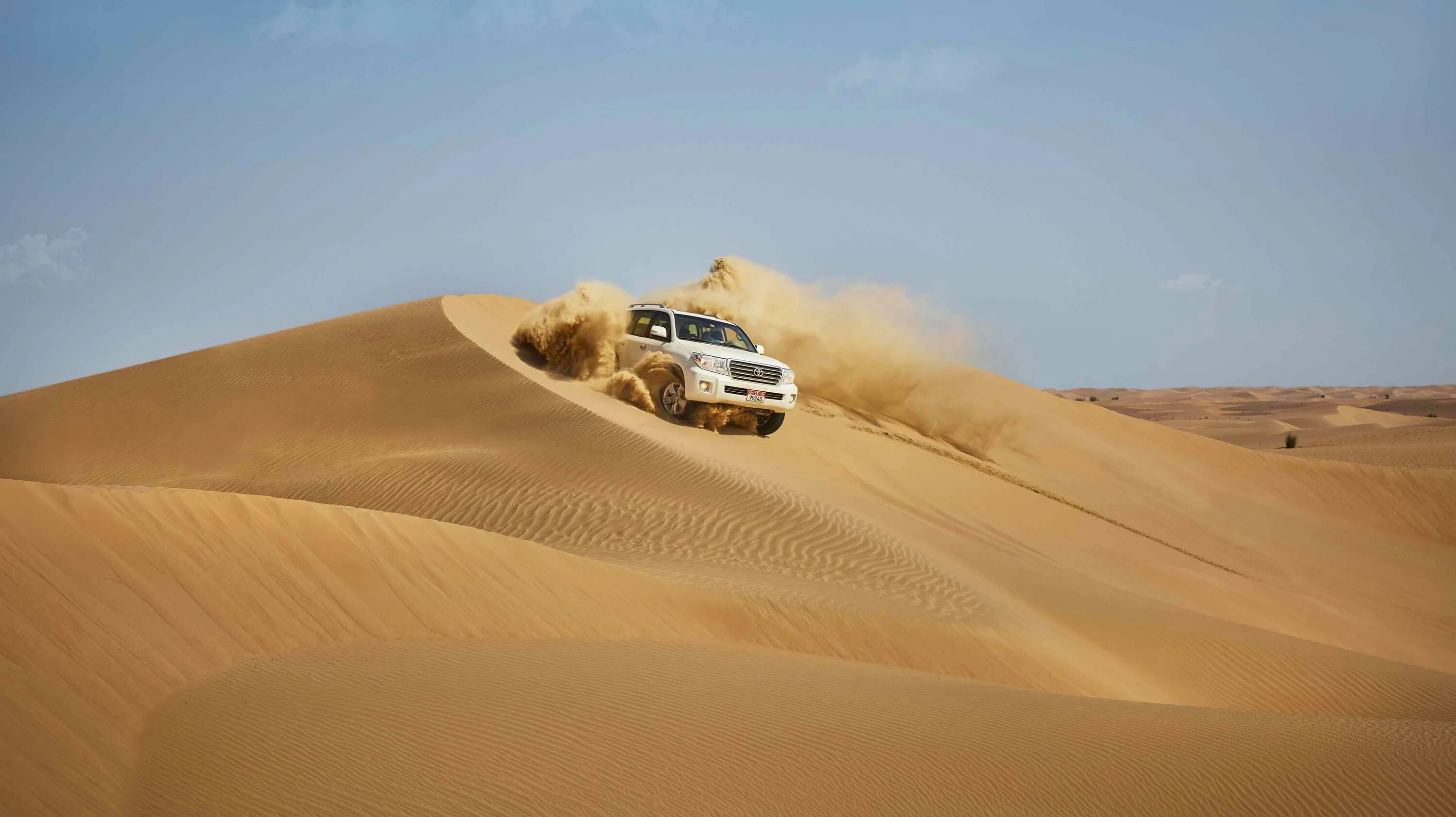 Пустыня ездить. Дубай Desert Safari. Дубай сафари на джипах пустыня. Пустыня Абу Даби. Пустынное сафари в Дубае.