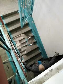 В подъезде есть