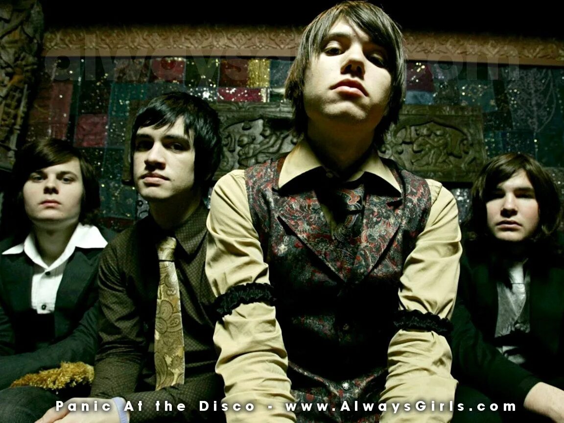 Группа Panic! At the Disco. Паник эт зе диско. Паник эт зе диско солист. Panic at the Disco the only difference between Martyrdom and Suicide is Press coverage обложка. Only difference