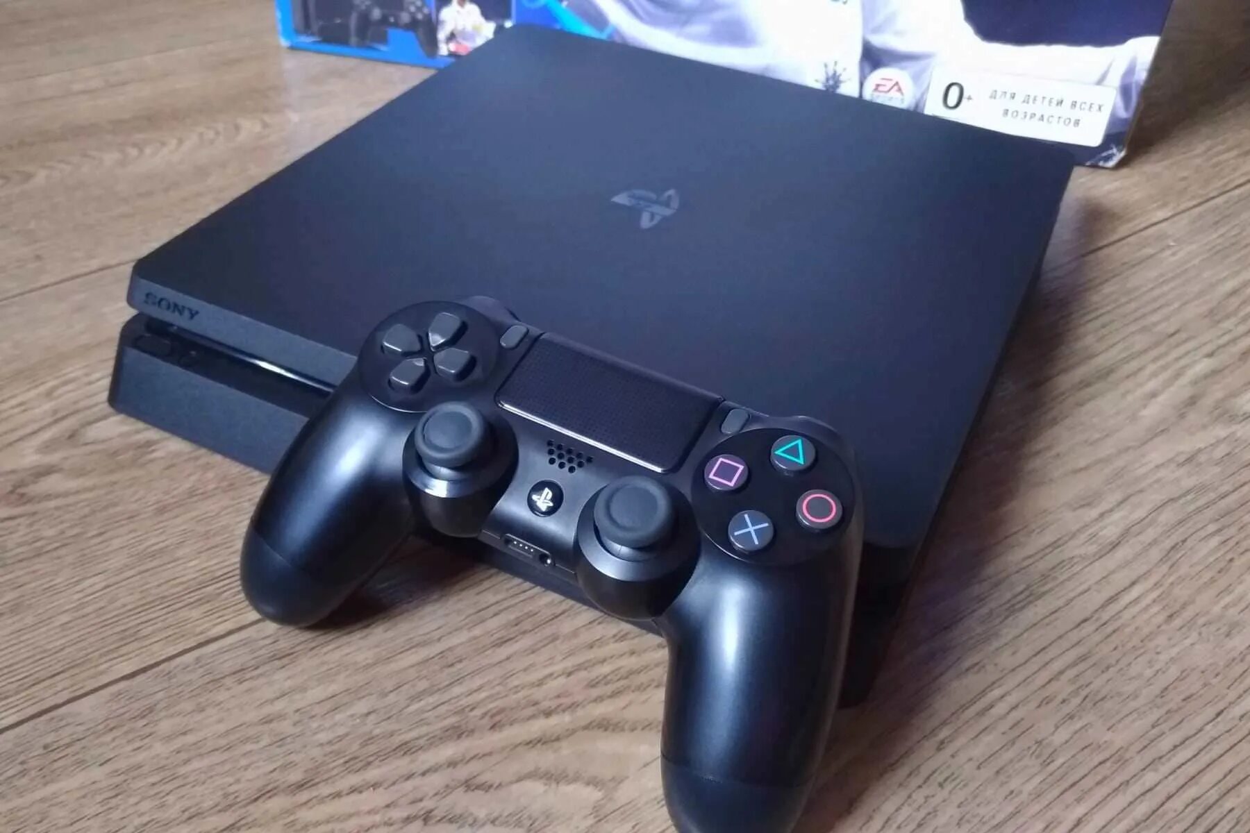 Sony playstation 4 god. Сони ПС 4 слим. Sony PLAYSTATION 4 Slim 500gb. Sony ps4 Slim 1000gb. Сони плейстейшен 4 про 4к.