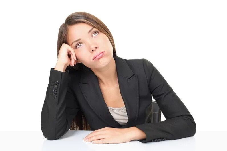 Скучающий человек. Муж и жена за столом. Скучный разговор. Девушка за компом. Скучающие лица.