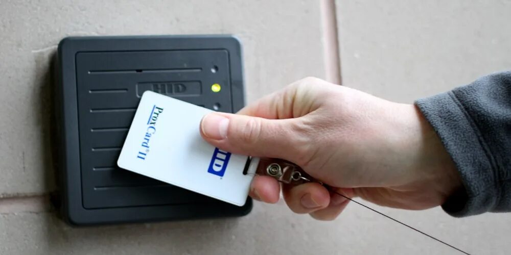 Карты новые ключи. Hid PROXCARD II. Сканер для считывания RFID-меток. RFID считыватель дверь. Считыватель NFC для СКУД.