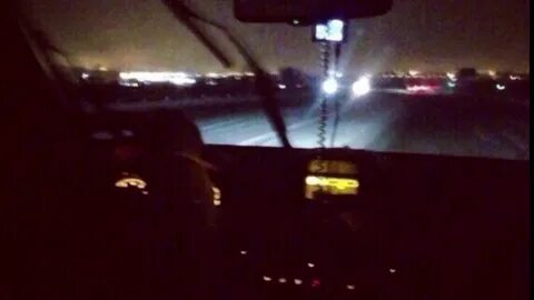 Парень в машине без лица ночью