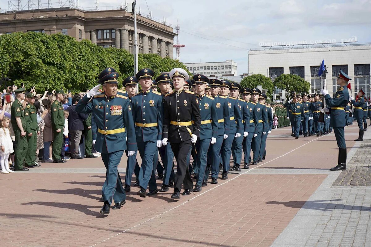 Офицеры военной академии. МВАА Санкт-Петербург выпуск 2022. Выпуск офицеров 2022 МВАА. Михайловская военно-Артиллерийская Академия. Курсанты МВАА.