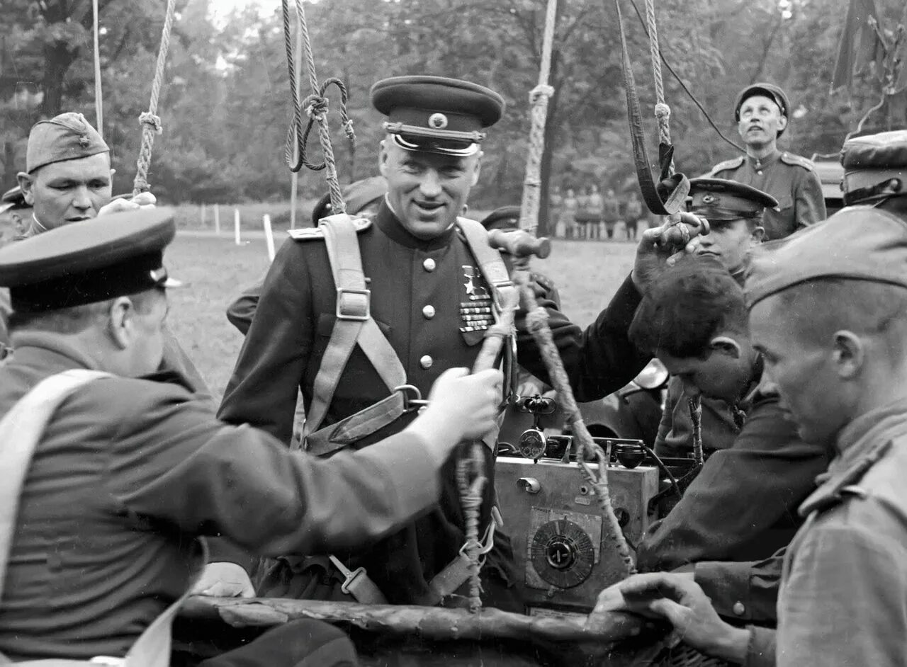 Командовавшего 1 м белорусским фронтом. Маршал Рокоссовский 1945. Маршал Рокоссовский на фронте.