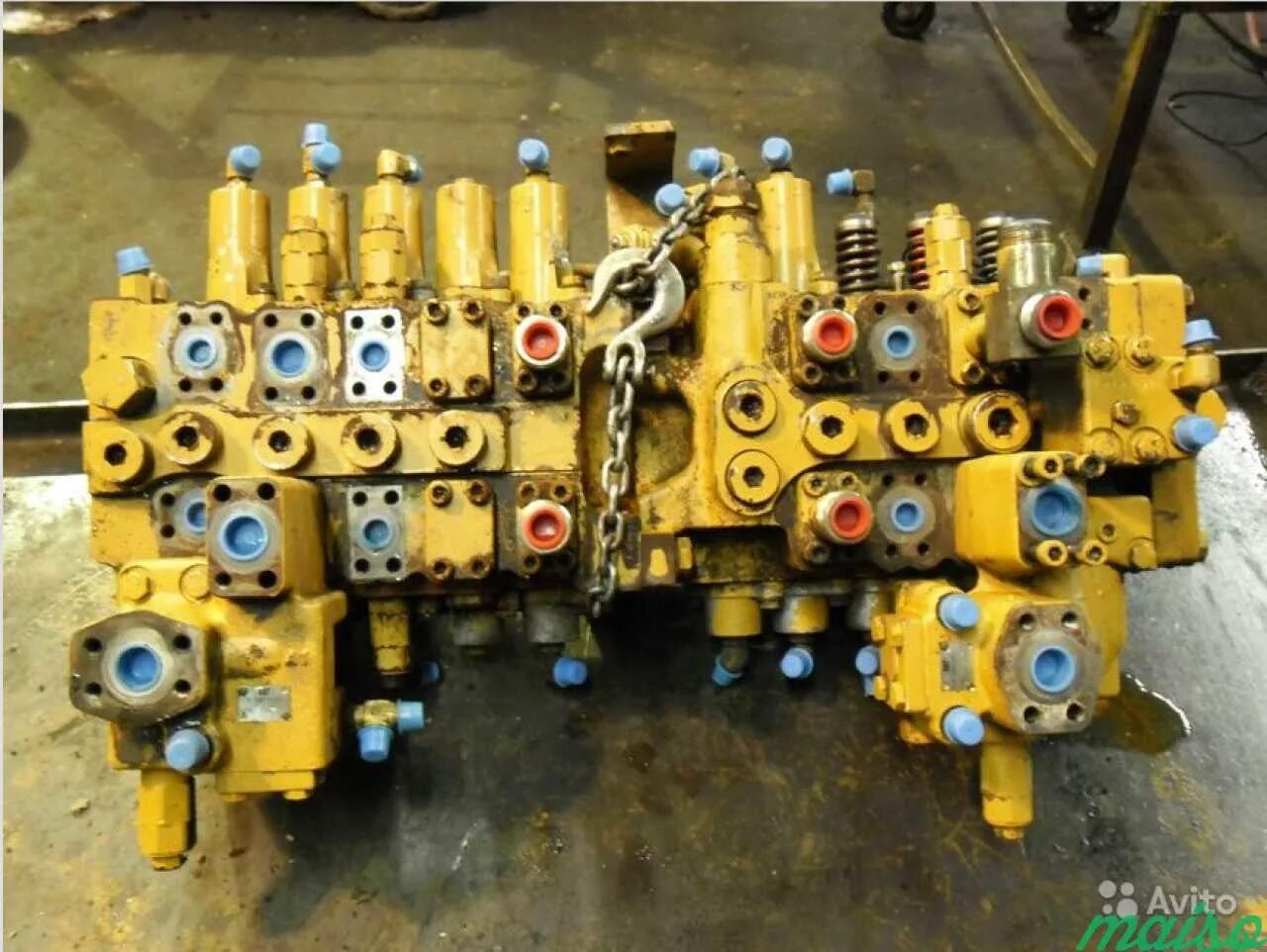 Распределитель на экскаватор. Caterpillar 330dl гидрораспределитель. распределитель на катерпиллер 320. гидрораспределитель komatsu d155a. распределитель главный гидравлический komatsu d65ex.