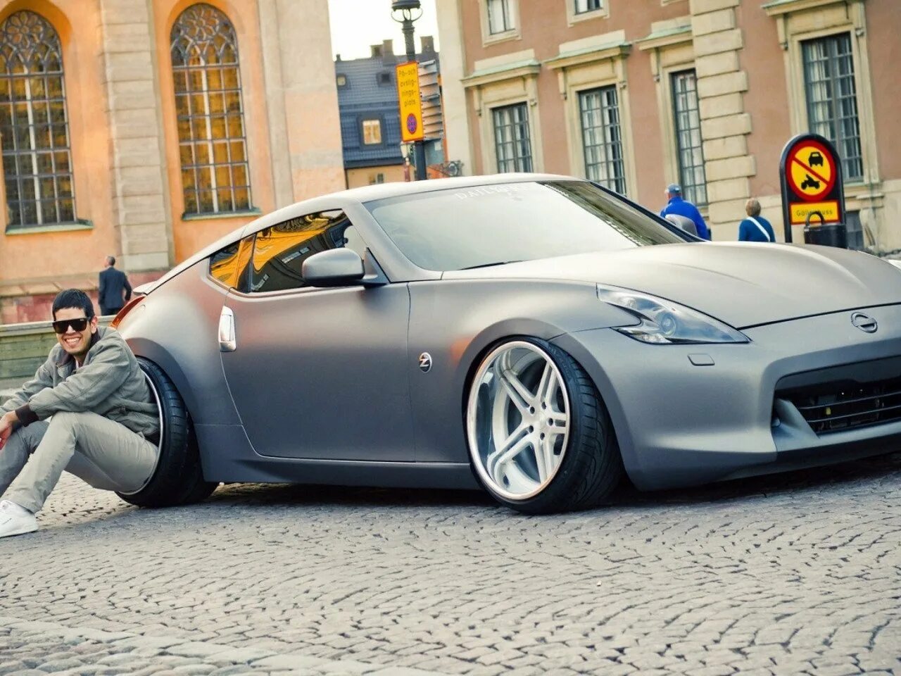 Nissan 370z stance. Ниссан царя 370z. Крутые машины Nissan z370. Крутые Тачки на аву. Лучшее качество реплик