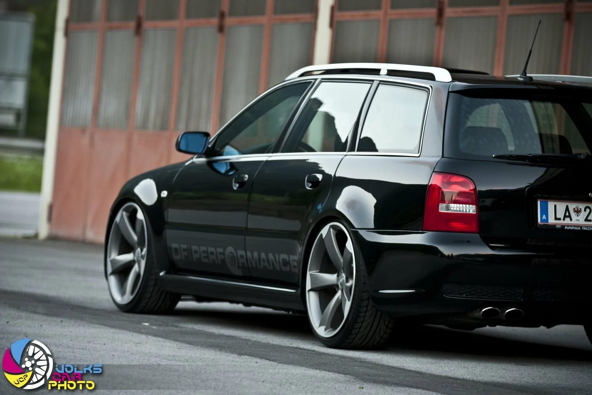 Б 5 х 2. Audi rs4 универсал 2004. Audi a4 универсал b5 r17. Audi rs4 b5 avant Tuning. Audi rs4 b5 Black.