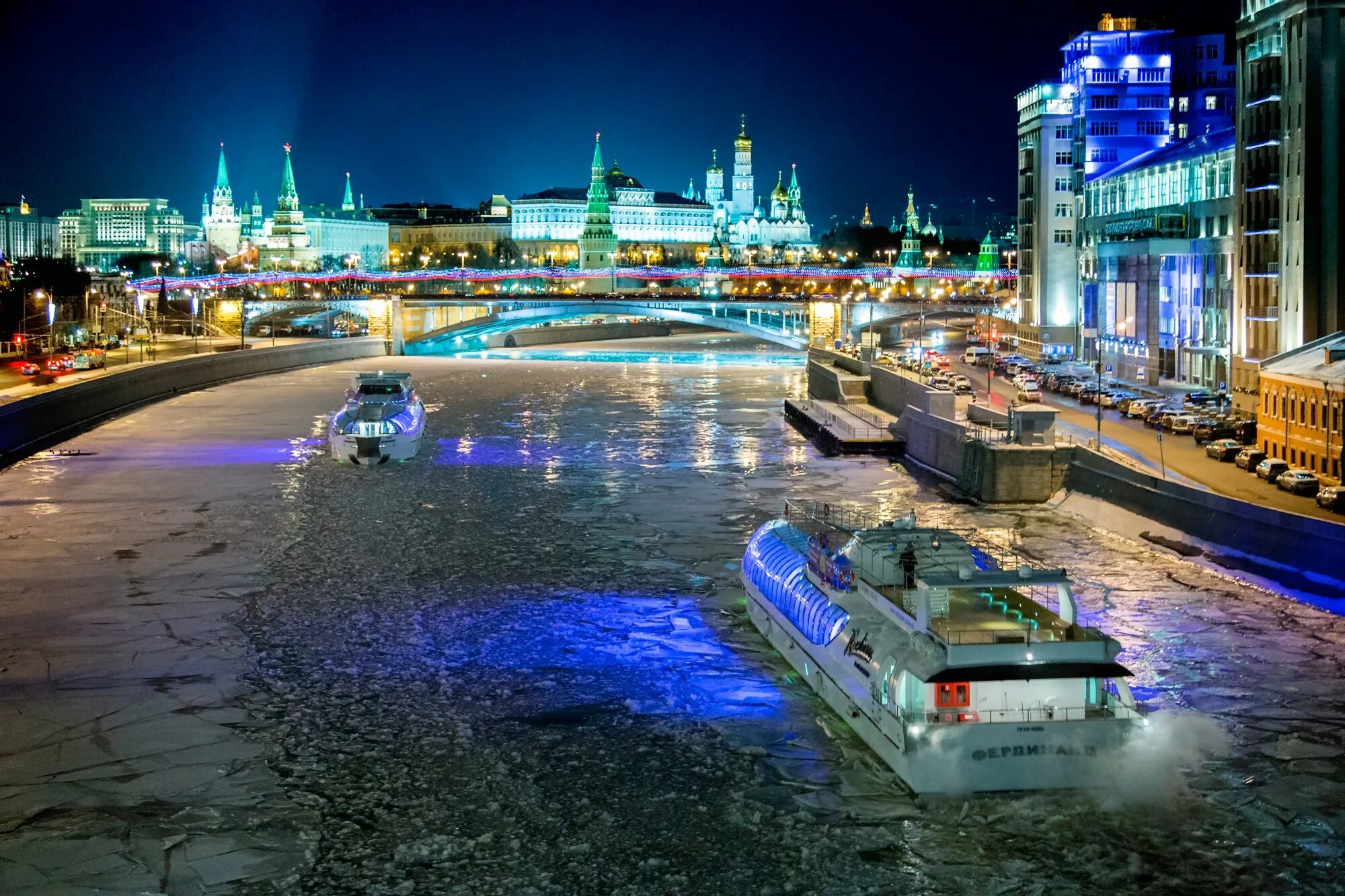 Прогулки на теплоходе зимой. Теплоход москва река рэдиссон. рэдиссон теплоход москва. рэдиссон ройал москва теплоход зимой. яхта флотилии «рэдиссон ройал».
