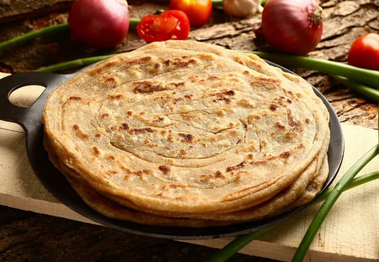 Paratha лепешки. Паратха-индийские лепешки. Laccha Paratha. Индийский хлеб паратха. Пряная лепешка