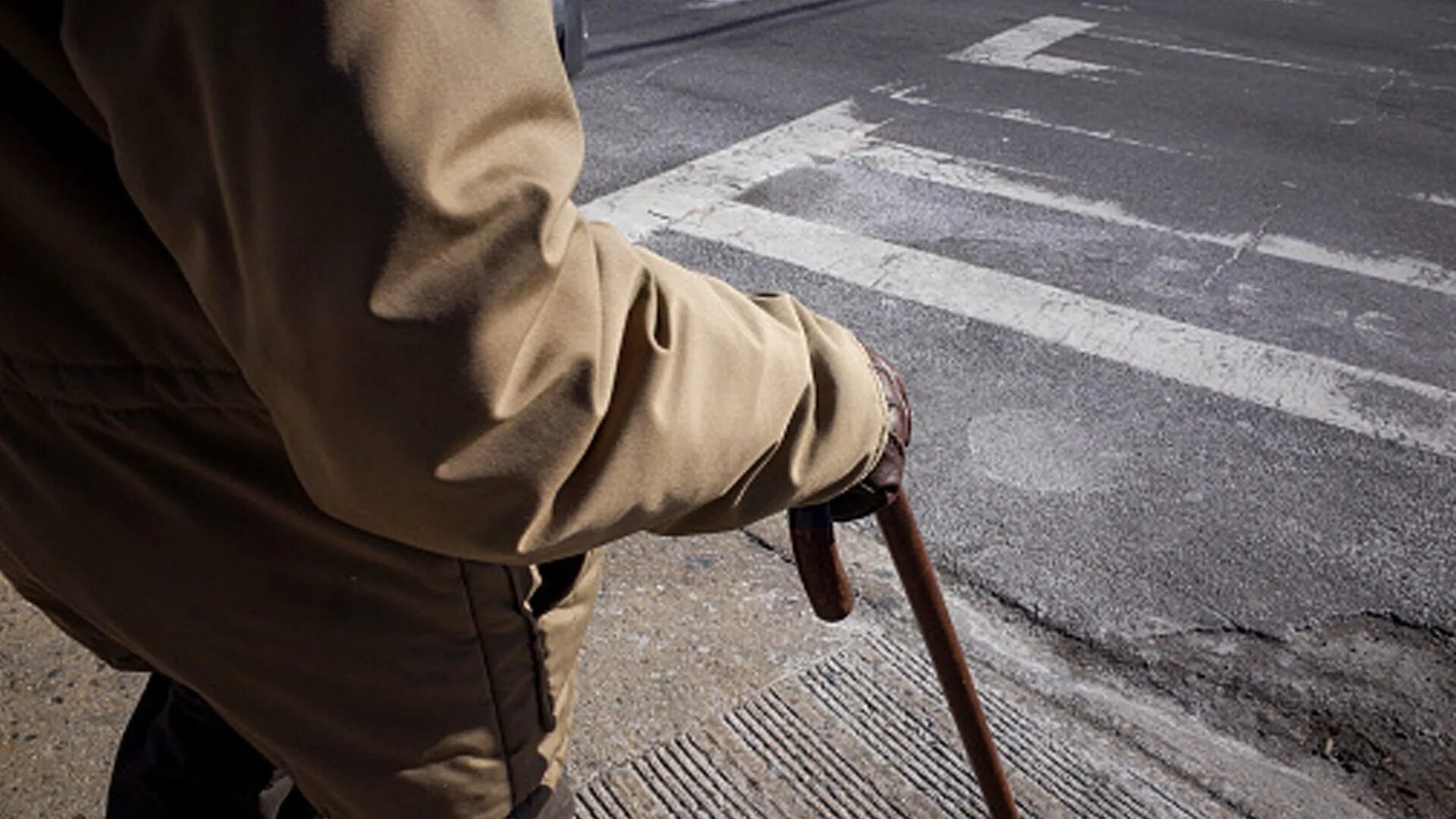 Поиск сбежавшего. Walking Cane. Walk with a Cane. Walking on a Cane. Walking Cane English.