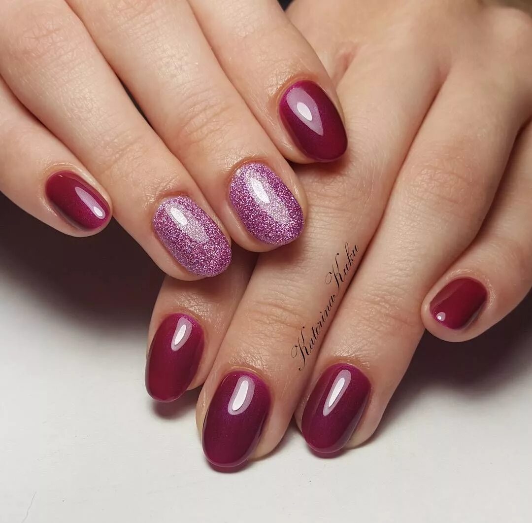 Нюдовый маникюр на короткие ногти. Короткие овальные ногти. Ногти полукруглые короткие. Шеллак на короткие ногти овальной формы. Маникюр короткие ногти когцлые.