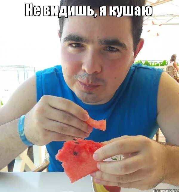 Иди ешь мем. Я кушаю. Кушать Мем. Мемы про кушать. Я кушаю Мем