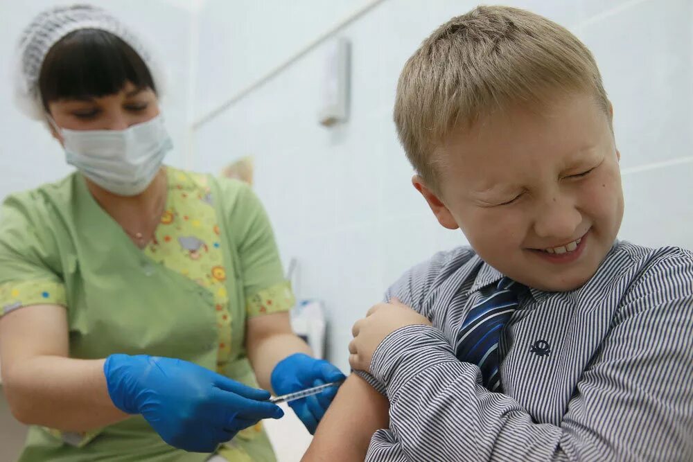 Вакцинация детей. Прививка детям. Уколы детям в школе. Прививки от гриппа детям. Привиты от гриппа