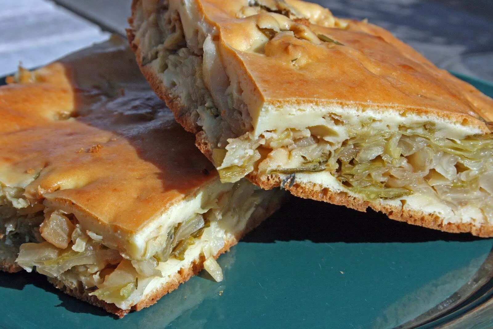 Пироги рецепты с фото. Пирог с капустой и грибами в духовке. Капустный пирог. Закрытый пирог с капустой. Пироги с капустой в духовке.