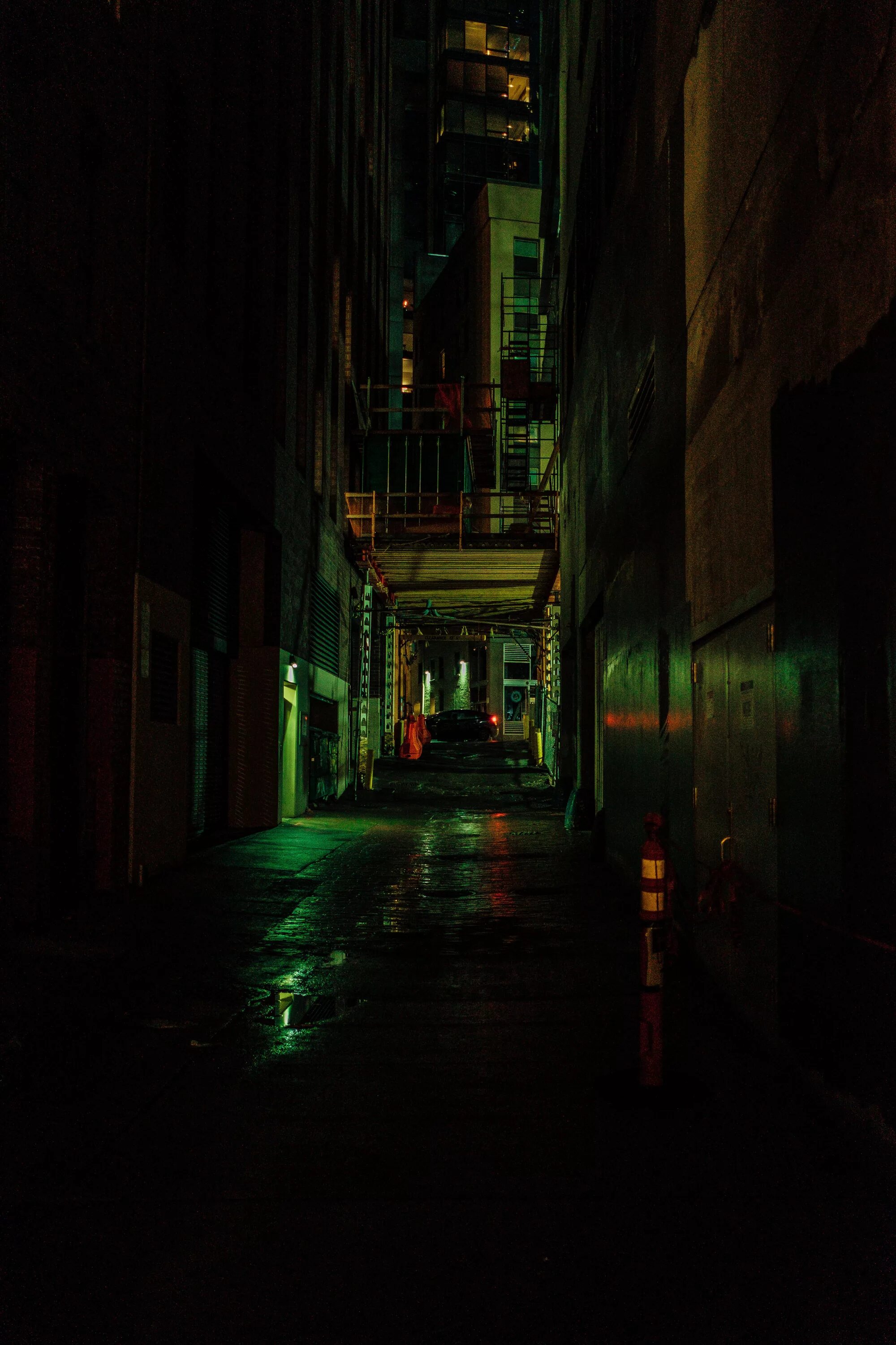 Жуткие улицы. Темная улица. Темный переулок. Страшная ночная улица. Темные улицы города.