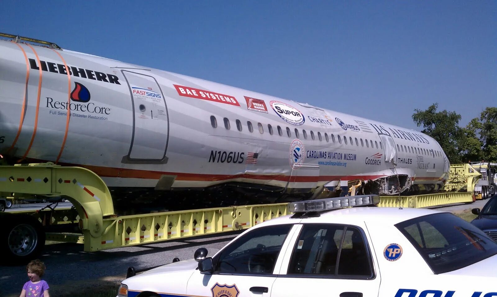 Us airways. Us Airways Flight 1549. Игрушка самолет us Airways а320. N106us Гудзон. Flight 1549 Museum.