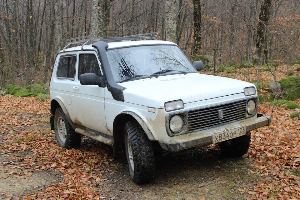 Кама флейм на ниву шевроле. 235 75 15 на ниву пилигрим. Кама и 502 на ниву. 235/75 r15 пилигрим на ниву. Нива на пилигримах.