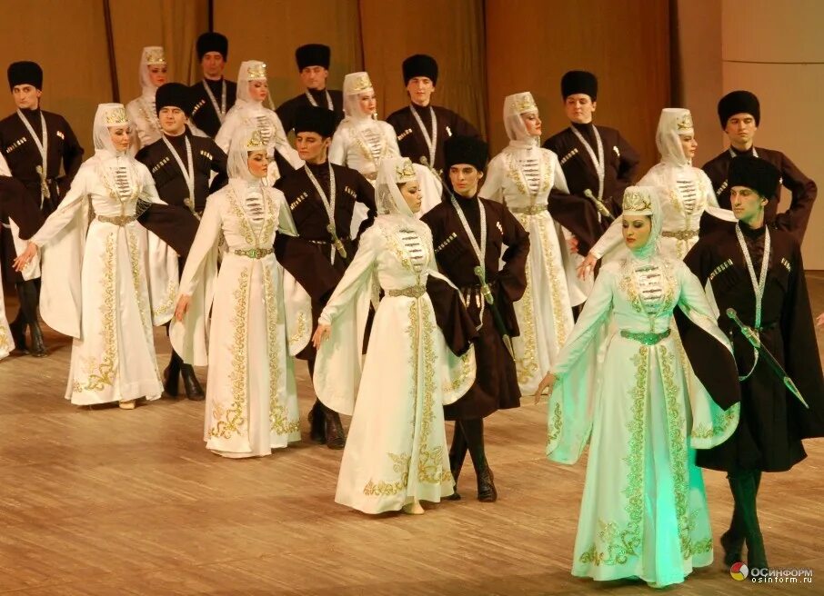 Солистка ансамбля симд южная. Осетинские танцы. Культура осетии. Культура осетии. Осетинская культура и обычаи.