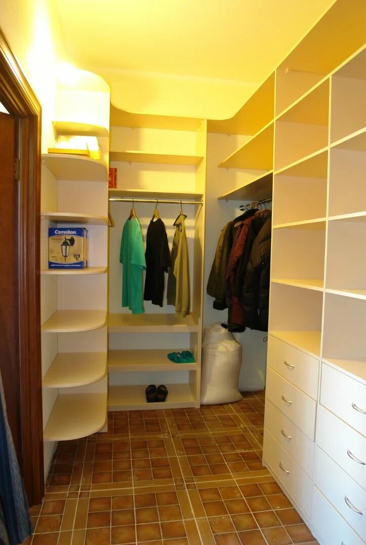 Гардеробная из кладовки. Под гардеробную. Гардеробная комната 6м2 икеа. М леруа. Гардеробные комнаты.