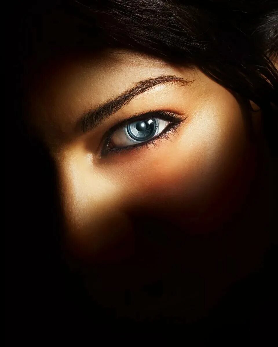 Женские глаза. Красивые глаза. Глаза девушки. Красивый взгляд. Загадочный характер