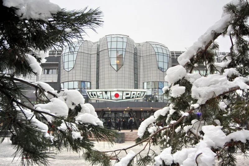 Бишкек тц бишкек парк. Архитектура здания космопарк бишкек. Космопарк 2022. Торговый развлекательный центр космопарк бишкек. Космопарк бишкек кинотеатр.