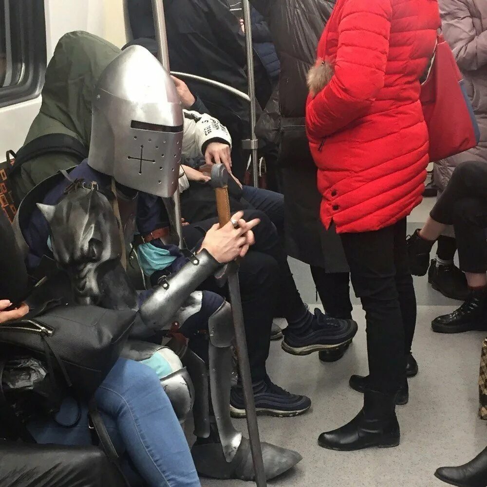 Странный человек подошел