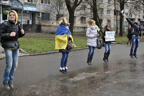 Хто не скаче той