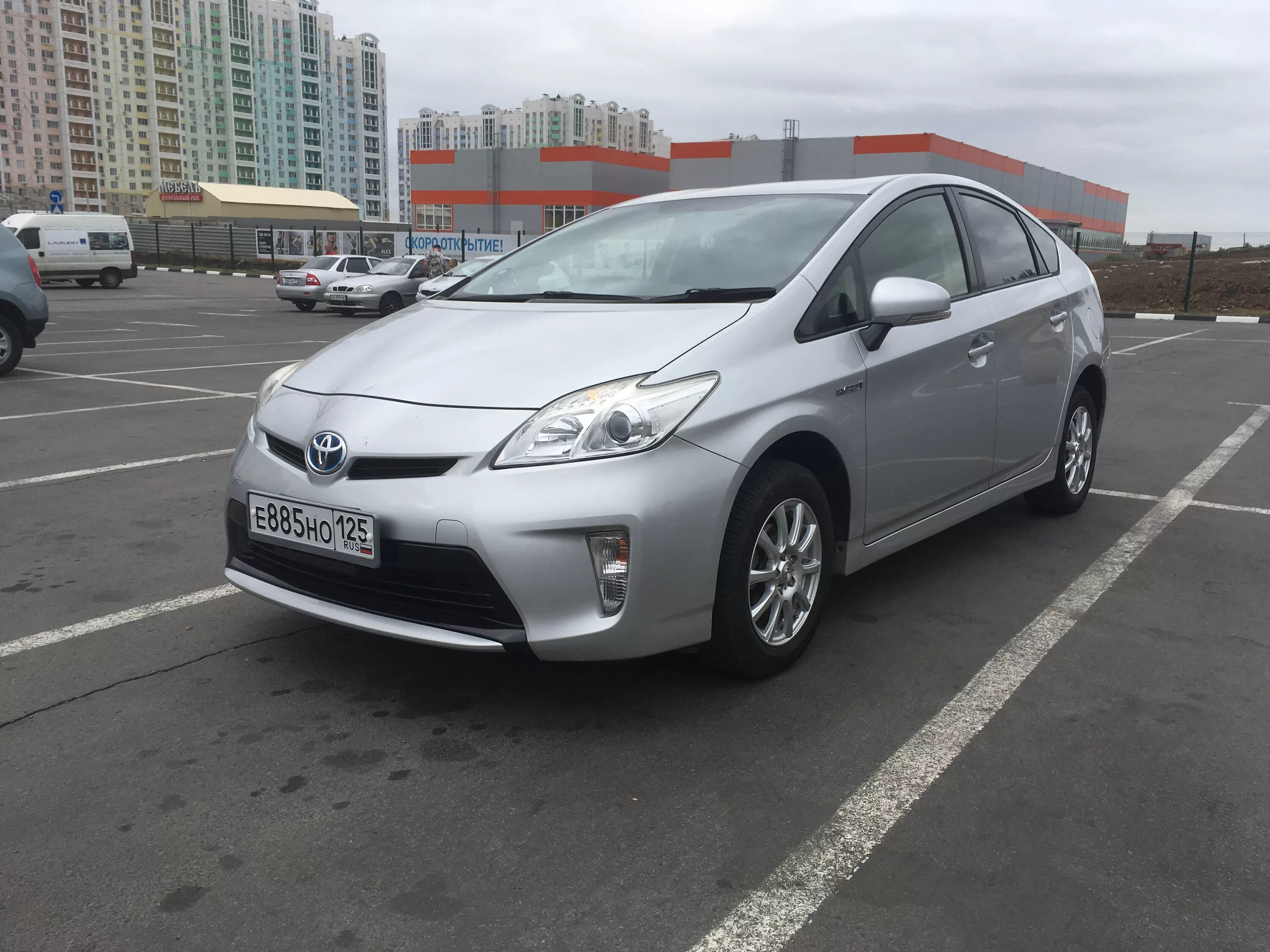 Prius 30 купить. Toyota Prius 30. Тойота Приус 30 кузов серебристый. Серебристая Тойота Приус 500. Серебристый Toyota Prius 2013.