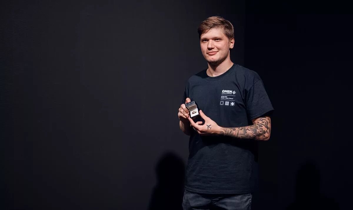 Телеграмм на моды симпл. Александр s1mple костылев тату. александр симпл костылев татуировки. саша симпл в полный рост. саша симпл тату.