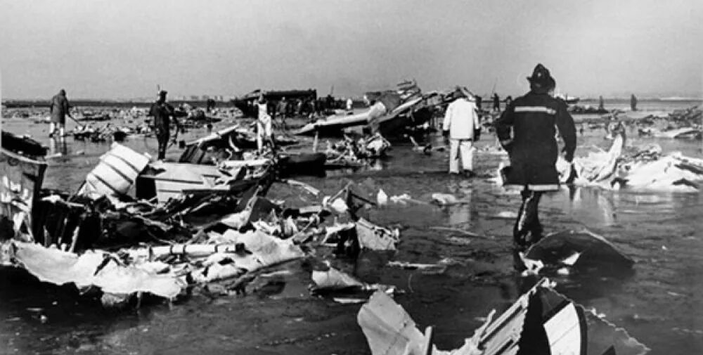 Катастрофа 1962. Катастрофа boeing 707 в нью-йорке. катастрофа боинг 707 у фудзи. катастрофа под нью йорком. american airlines flight 1 1941.
