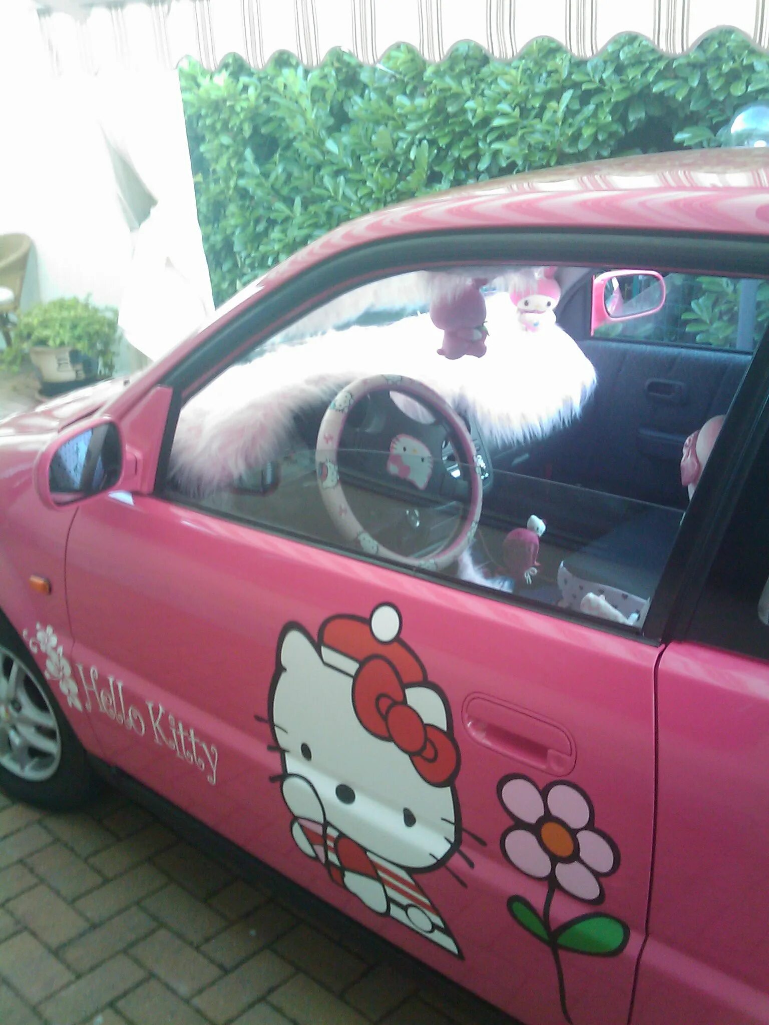 Hello my car. Hello kitty honda. хонда цивик хэллоу китти. матиз хеллоу китти. машина хелло китти.