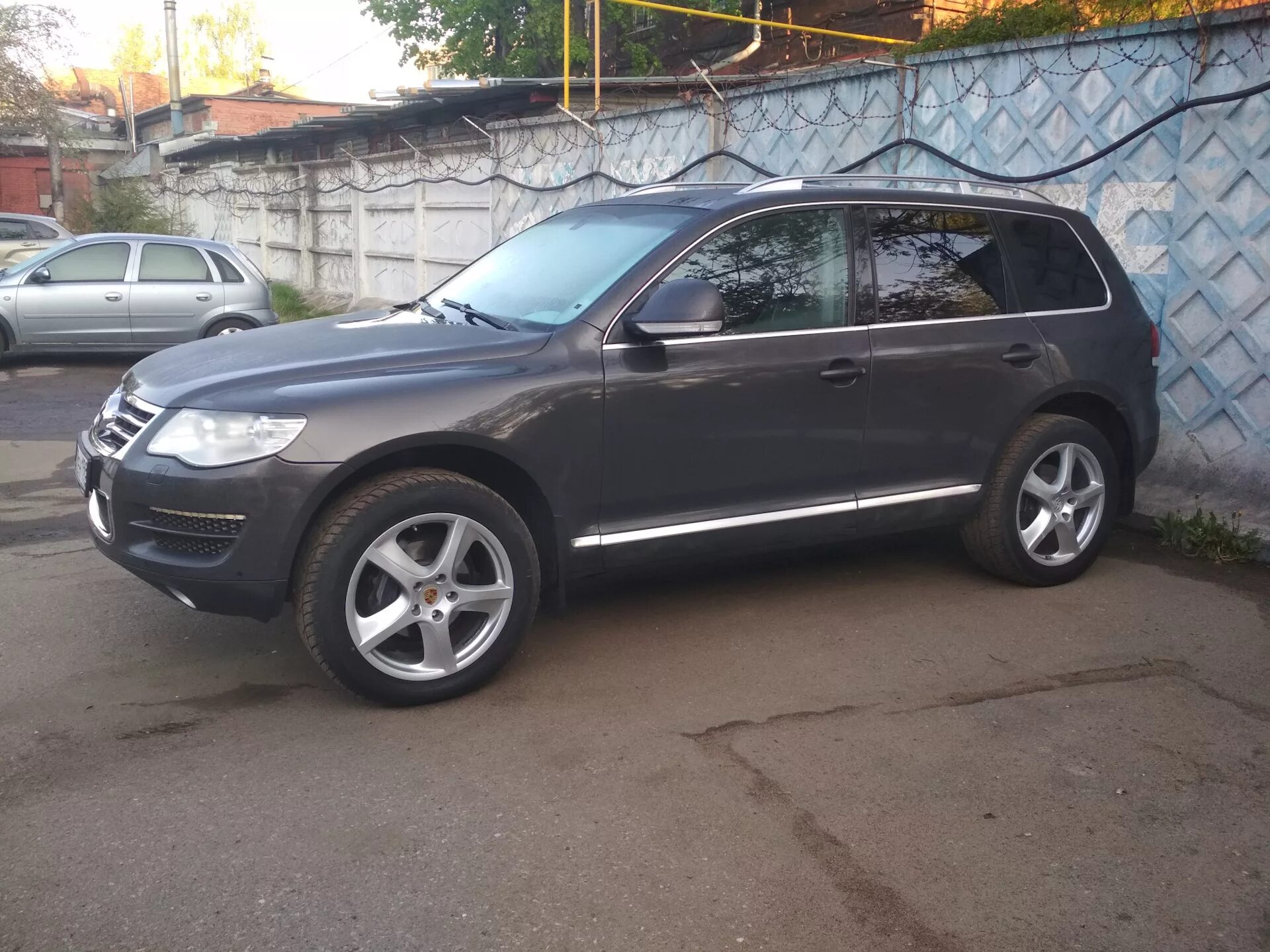 Какие диски на туарег. Volkswagen touareg 2008 диски 20. диски volkswagen touareg r18. r20 на туарег 2007. шины для volkswagen touareg nf r20.
