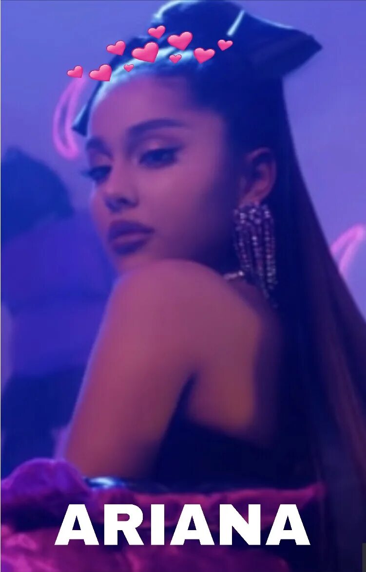 Ariana grande 7 рингс. Маникюр арианы гранде 2022. Ariana grande. Ariana grande 7 рингс. Rings арианы гранде.